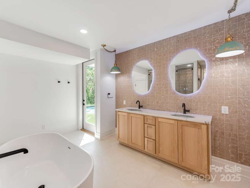 117 Wrenwood Lane, Charlotte, NC 28211.  MLS# CAR4242802, YatesRealty ID 4214. 