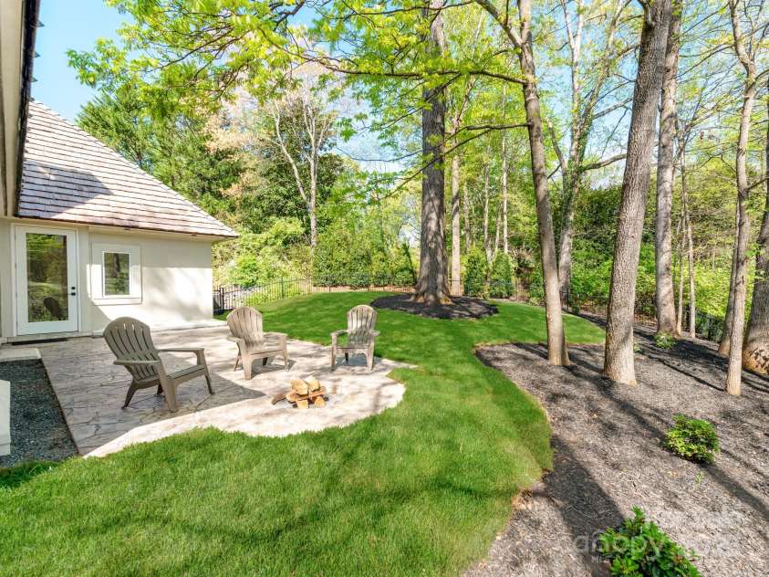 117 Wrenwood Lane, Charlotte, NC 28211.  MLS# CAR4242802, YatesRealty ID 4214. 