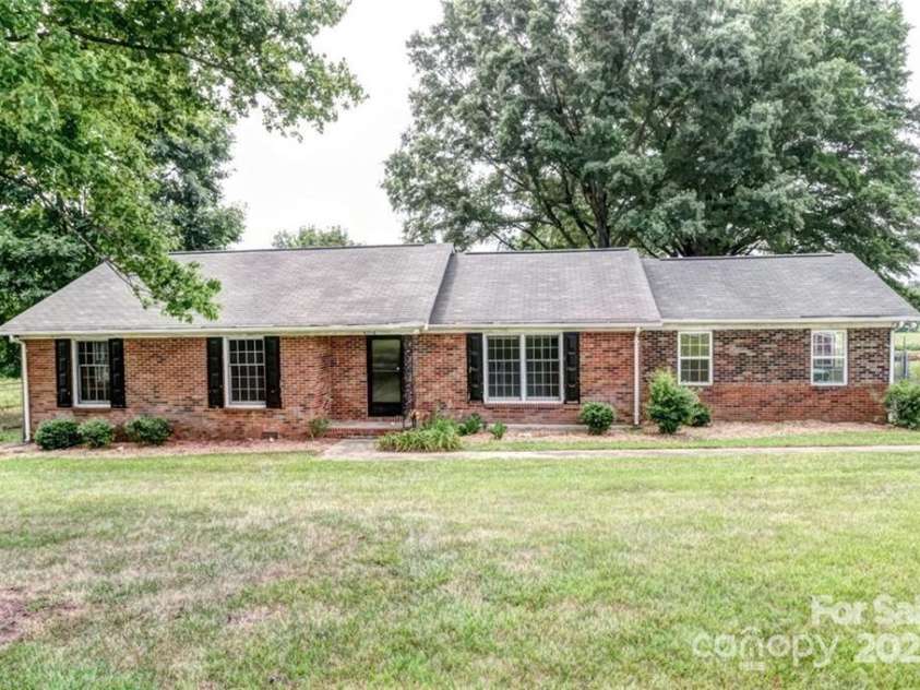 4716 Margaret Wallace Road, Matthews, NC 28105.  MLS# CAR4287696, YatesRealty ID 4214. 