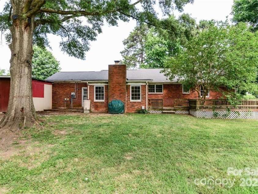 4716 Margaret Wallace Road, Matthews, NC 28105.  MLS# CAR4287696, YatesRealty ID 4214. 