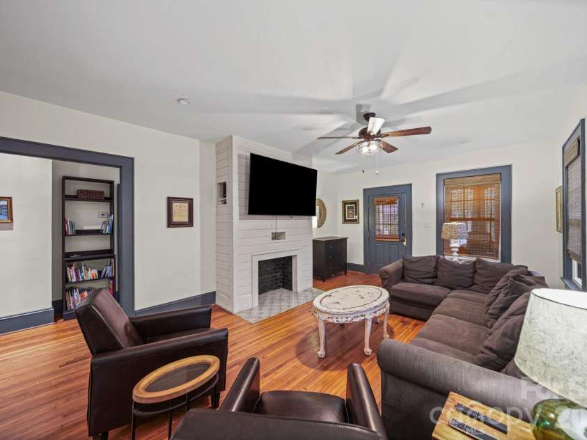 321 Grandin Road, Charlotte, NC 28208.  MLS# CAR4410923, YatesRealty ID 42140. 