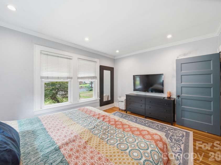 321 Grandin Road, Charlotte, NC 28208.  MLS# CAR4410923, YatesRealty ID 42140. 