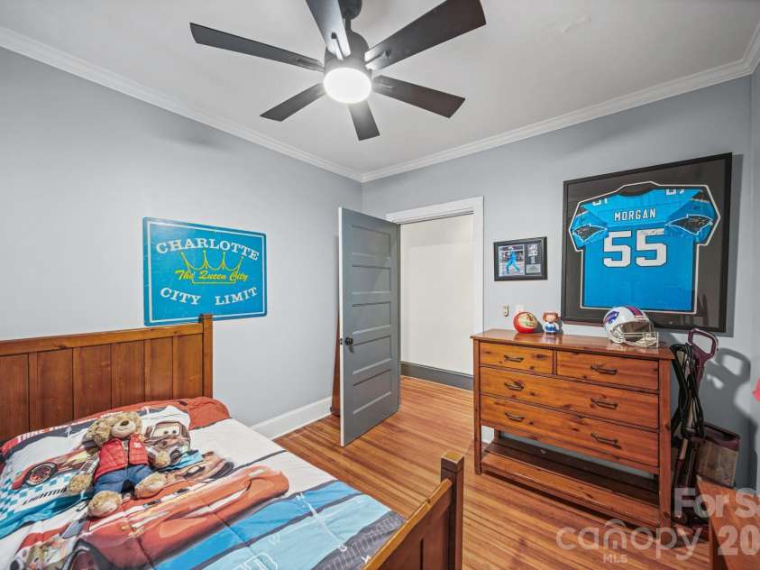 321 Grandin Road, Charlotte, NC 28208.  MLS# CAR4410923, YatesRealty ID 42140. 