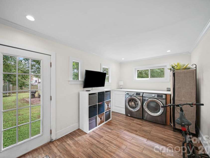 321 Grandin Road, Charlotte, NC 28208.  MLS# CAR4410923, YatesRealty ID 42140. 