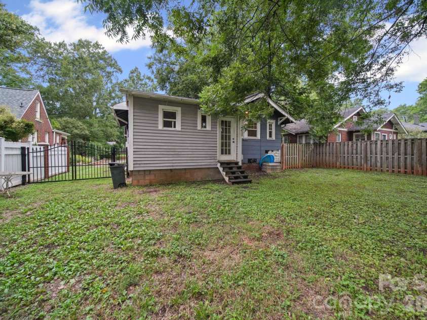 321 Grandin Road, Charlotte, NC 28208.  MLS# CAR4410923, YatesRealty ID 42140. 