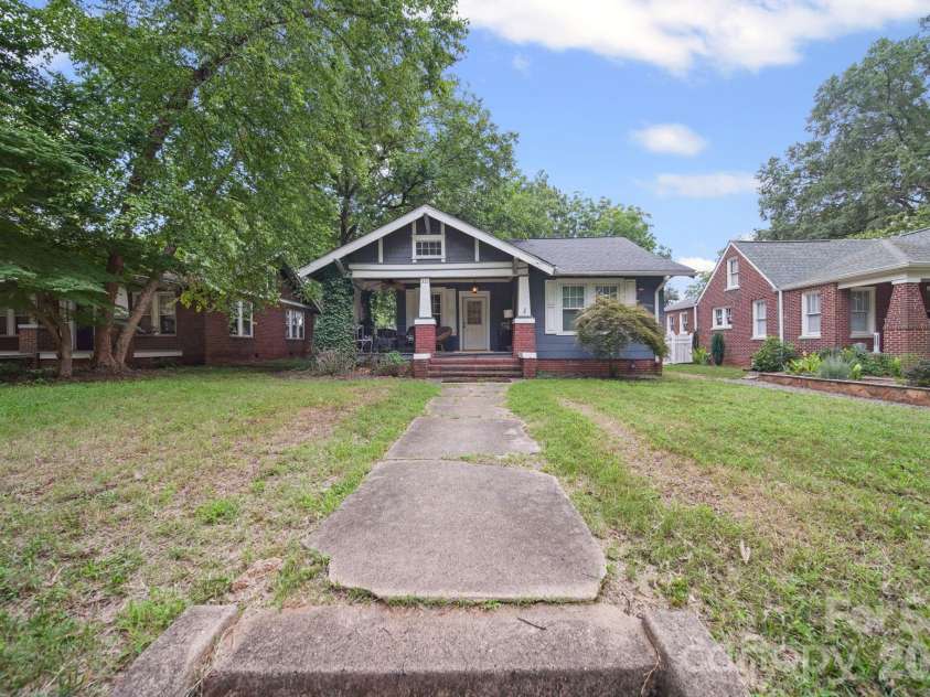 321 Grandin Road, Charlotte, NC 28208.  MLS# CAR4410923, YatesRealty ID 42140. 