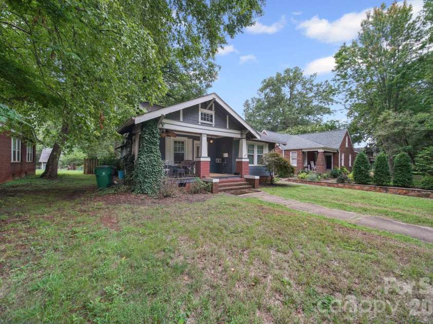 321 Grandin Road, Charlotte, NC 28208.  MLS# CAR4410923, YatesRealty ID 42140. 
