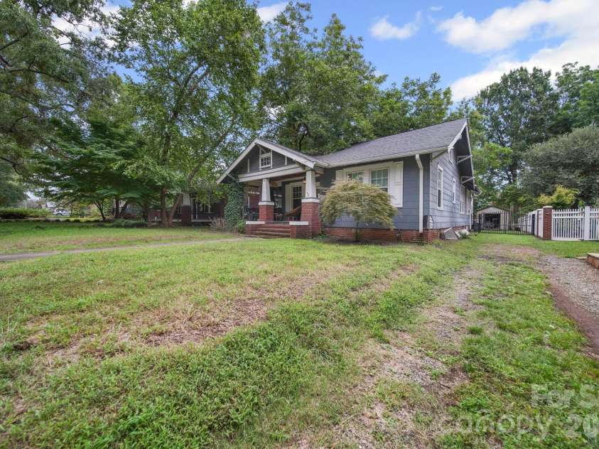 321 Grandin Road, Charlotte, NC 28208.  MLS# CAR4410923, YatesRealty ID 42140. 