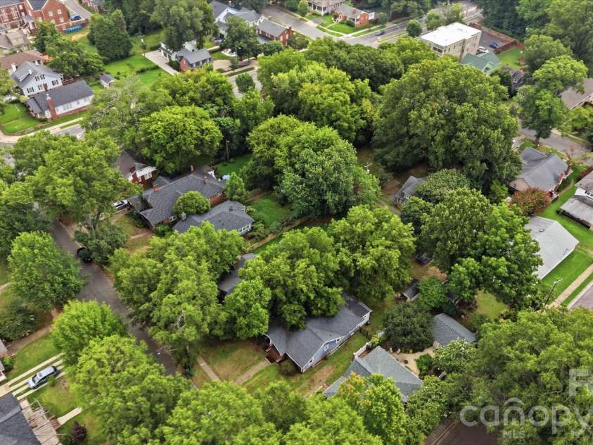 321 Grandin Road, Charlotte, NC 28208.  MLS# CAR4410923, YatesRealty ID 42140. 
