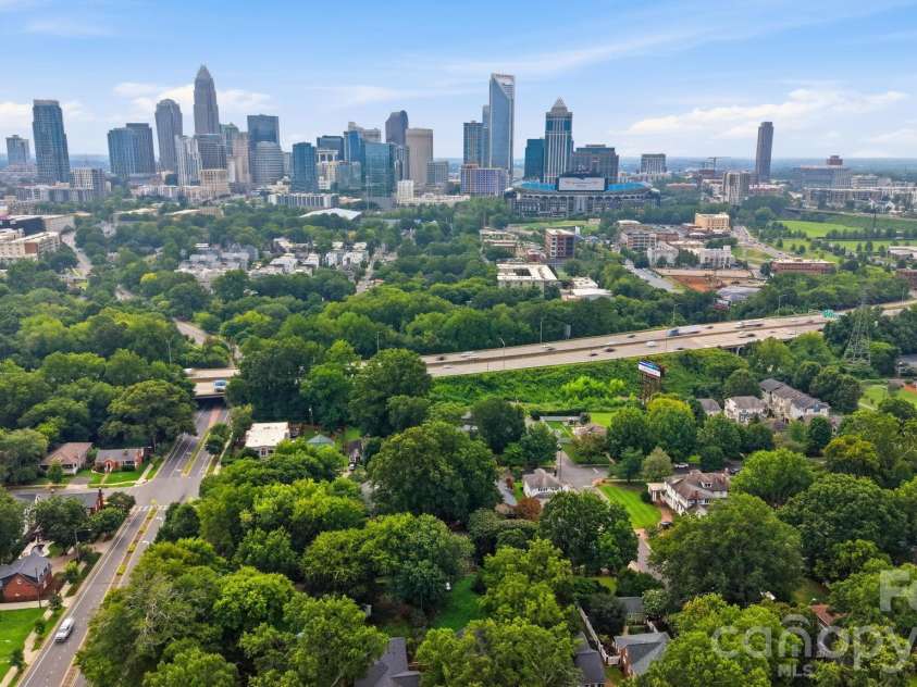 321 Grandin Road, Charlotte, NC 28208.  MLS# CAR4410923, YatesRealty ID 42140. 