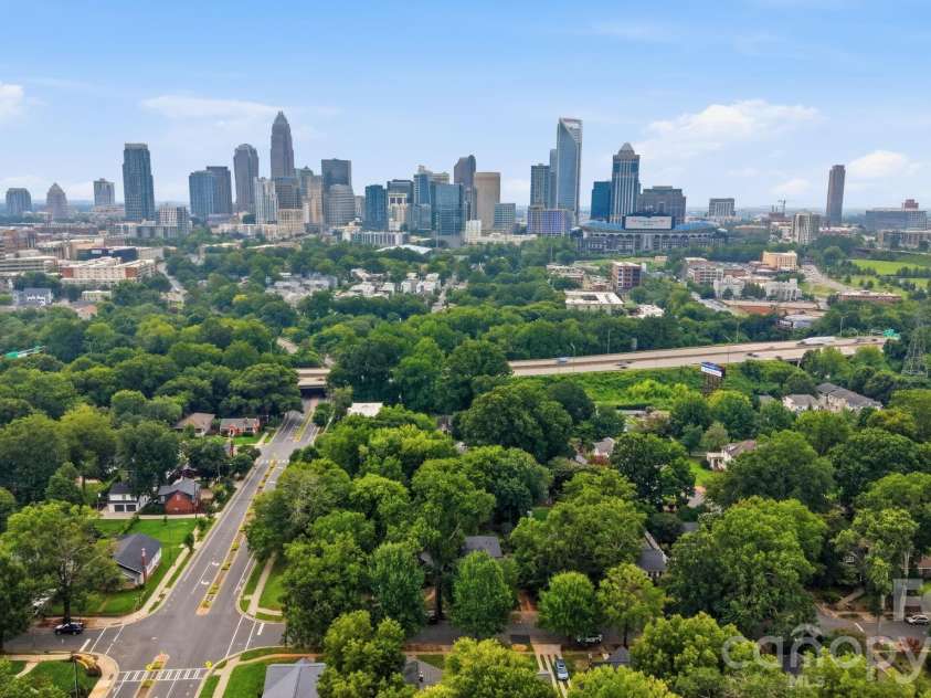 321 Grandin Road, Charlotte, NC 28208.  MLS# CAR4410923, YatesRealty ID 42140. 