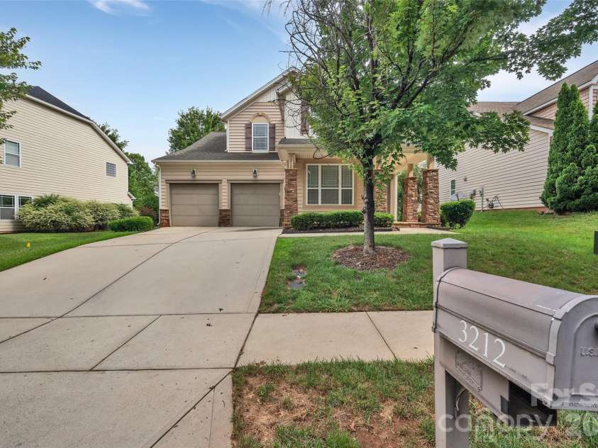 3212 Bridgewick Road, Waxhaw, NC 28173.  MLS# CAR4412122, YatesRealty ID 42141. 