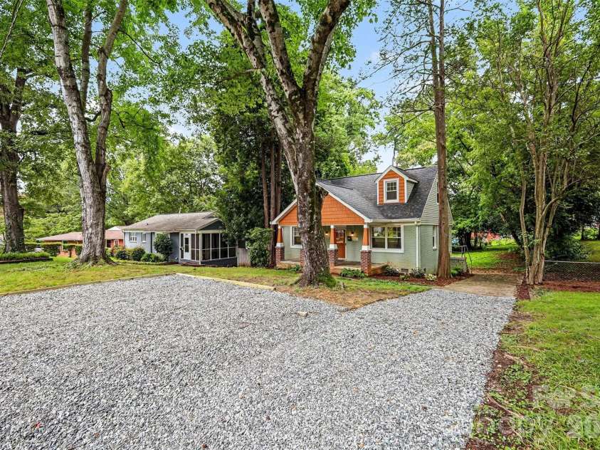 2019 Dalehurst Drive, Charlotte, NC 28205.  MLS# CAR4411501, YatesRealty ID 42142. 