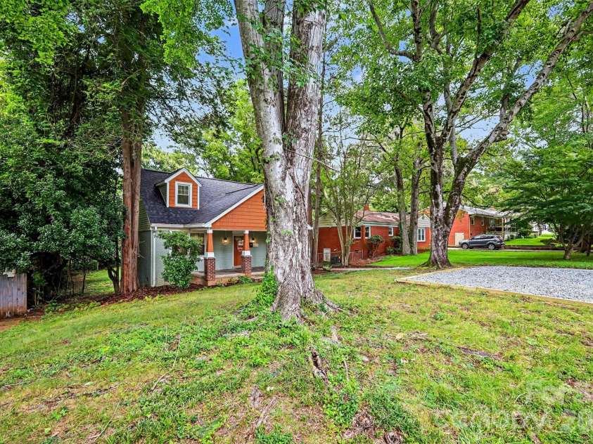 2019 Dalehurst Drive, Charlotte, NC 28205.  MLS# CAR4411501, YatesRealty ID 42142. 