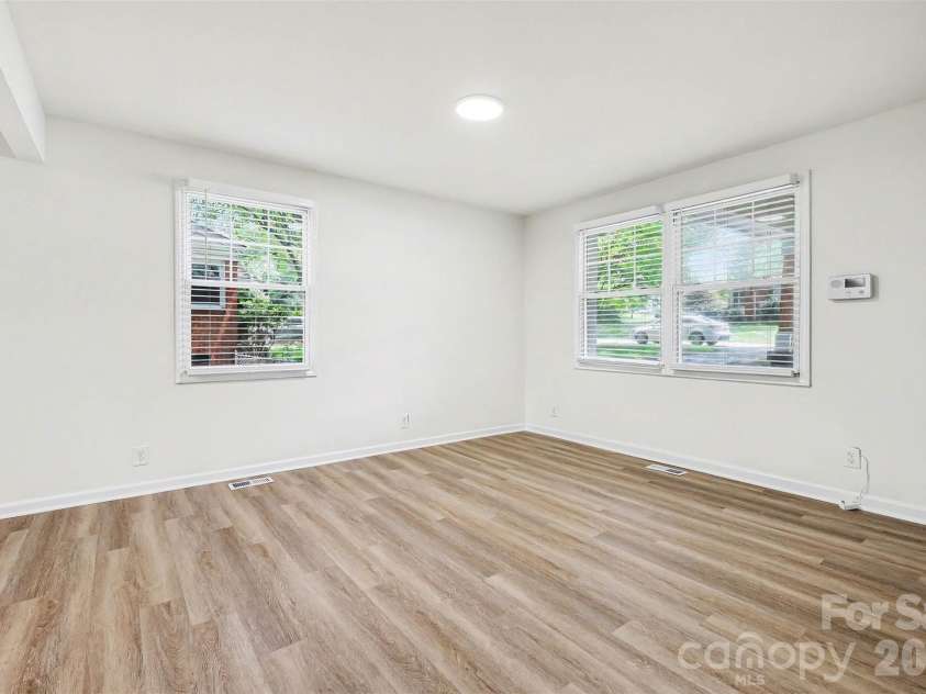 2019 Dalehurst Drive, Charlotte, NC 28205.  MLS# CAR4411501, YatesRealty ID 42142. 