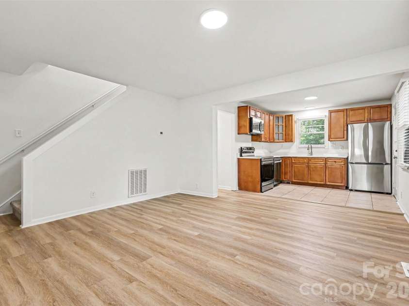 2019 Dalehurst Drive, Charlotte, NC 28205.  MLS# CAR4411501, YatesRealty ID 42142. 