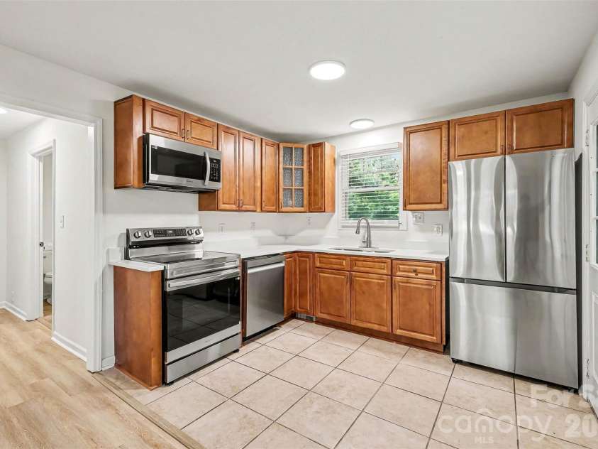 2019 Dalehurst Drive, Charlotte, NC 28205.  MLS# CAR4411501, YatesRealty ID 42142. 