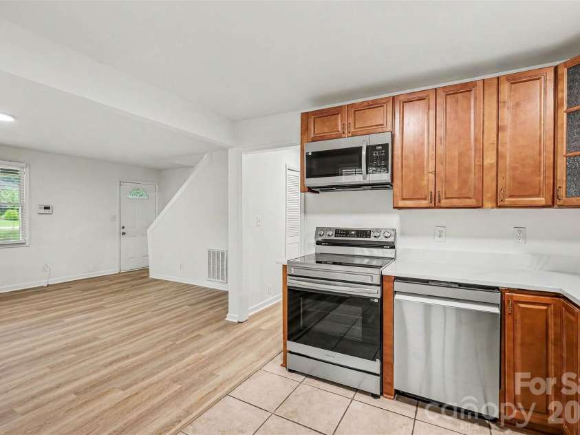 2019 Dalehurst Drive, Charlotte, NC 28205.  MLS# CAR4411501, YatesRealty ID 42142. 