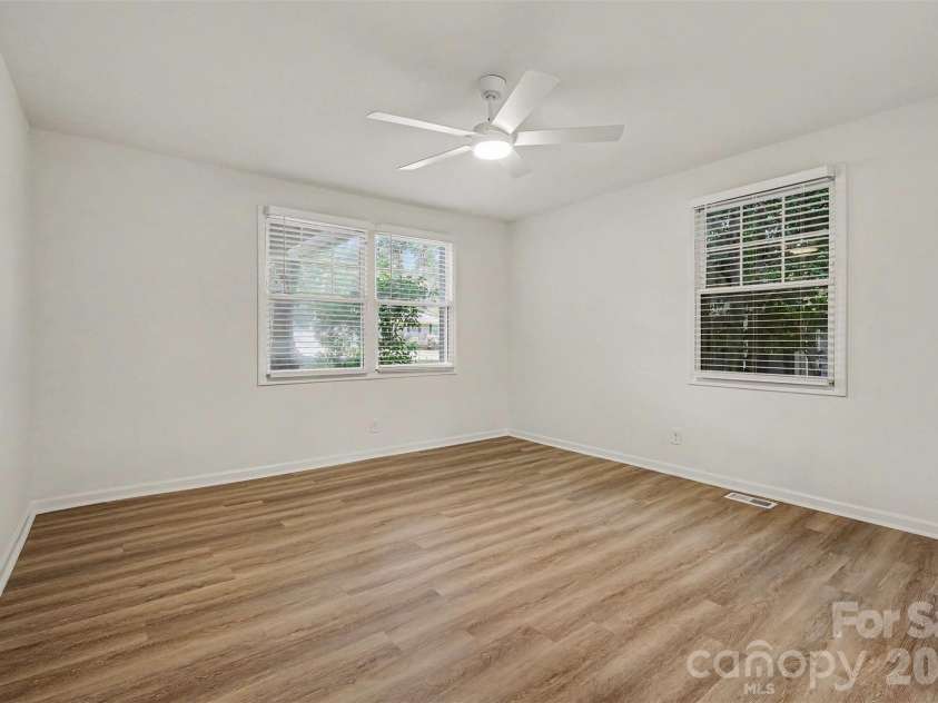 2019 Dalehurst Drive, Charlotte, NC 28205.  MLS# CAR4411501, YatesRealty ID 42142. 