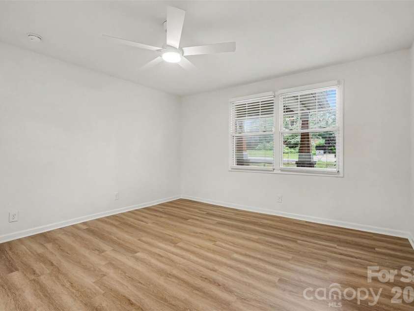 2019 Dalehurst Drive, Charlotte, NC 28205.  MLS# CAR4411501, YatesRealty ID 42142. 