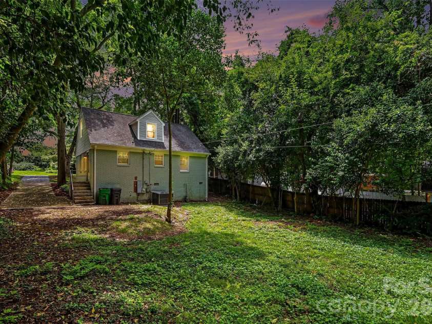 2019 Dalehurst Drive, Charlotte, NC 28205.  MLS# CAR4411501, YatesRealty ID 42142. 