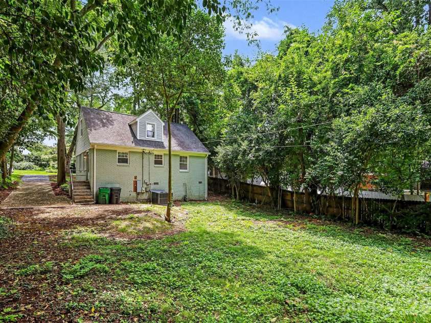 2019 Dalehurst Drive, Charlotte, NC 28205.  MLS# CAR4411501, YatesRealty ID 42142. 