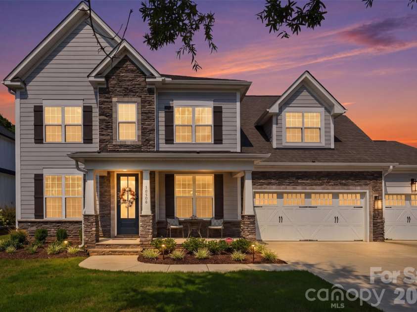 10508 Ardley Manor Drive, Charlotte, NC 28227.  MLS# CAR4408894, YatesRealty ID 42145. 