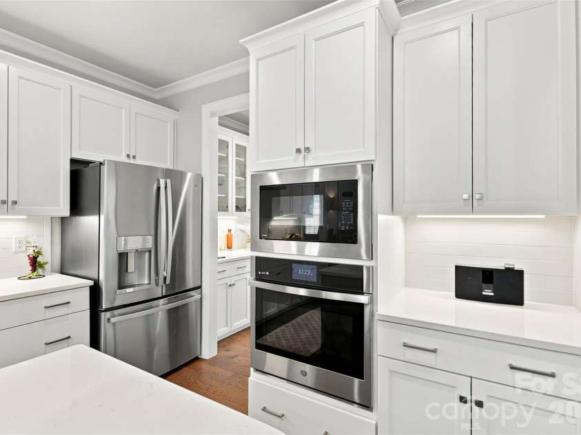 10508 Ardley Manor Drive, Charlotte, NC 28227.  MLS# CAR4408894, YatesRealty ID 42145. 