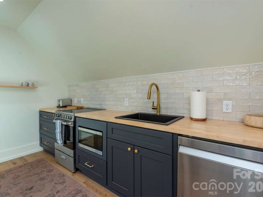 1156 Campbells Trace, Nebo, NC 28761.  MLS# CAR4411887, YatesRealty ID 42146. 