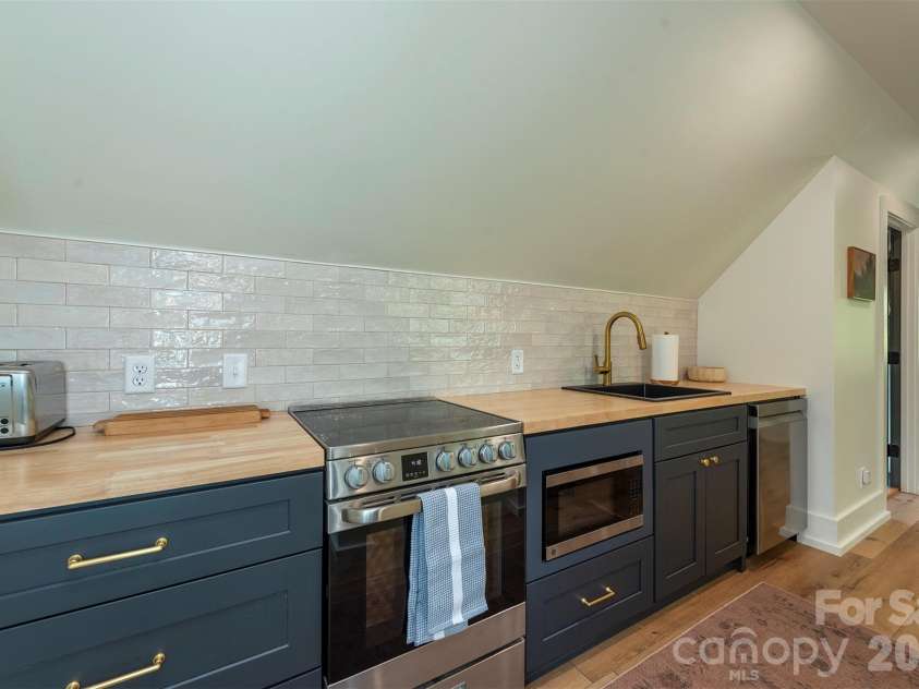 1156 Campbells Trace, Nebo, NC 28761.  MLS# CAR4411887, YatesRealty ID 42146. 