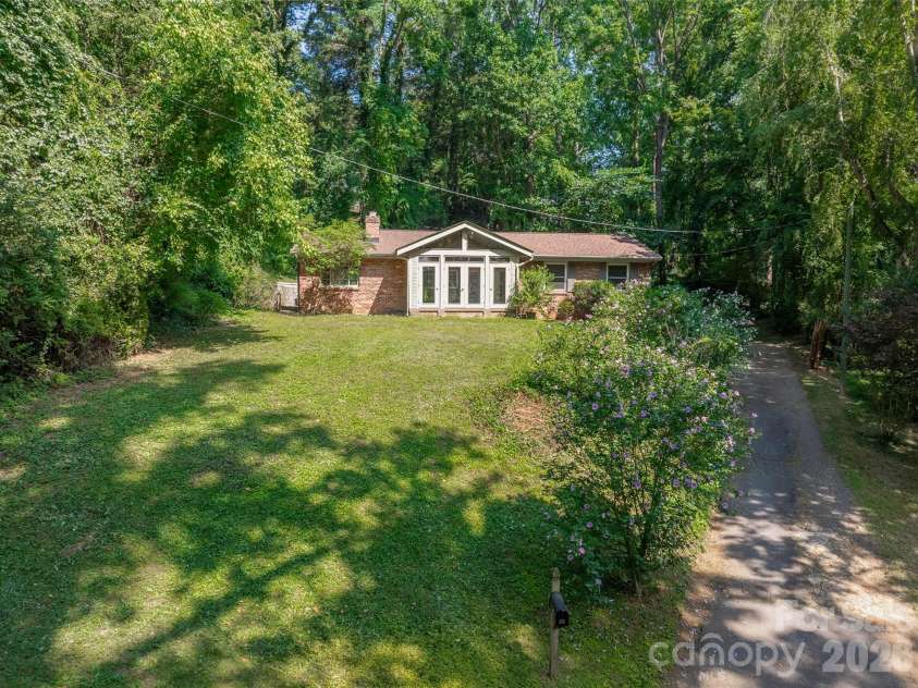 41 Pinehurst Road, Asheville, NC 28805.  MLS# CAR4408089, YatesRealty ID 42148. 