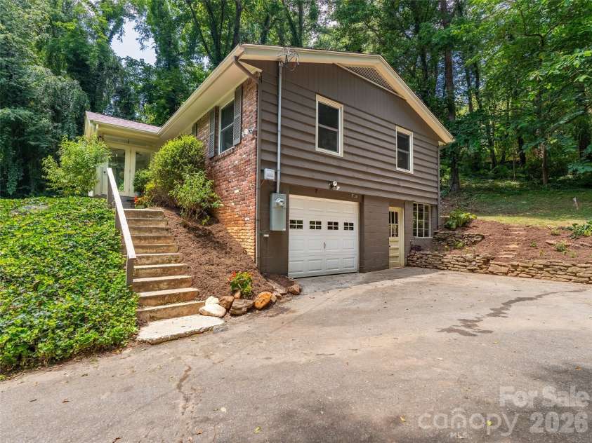 41 Pinehurst Road, Asheville, NC 28805.  MLS# CAR4408089, YatesRealty ID 42148. 