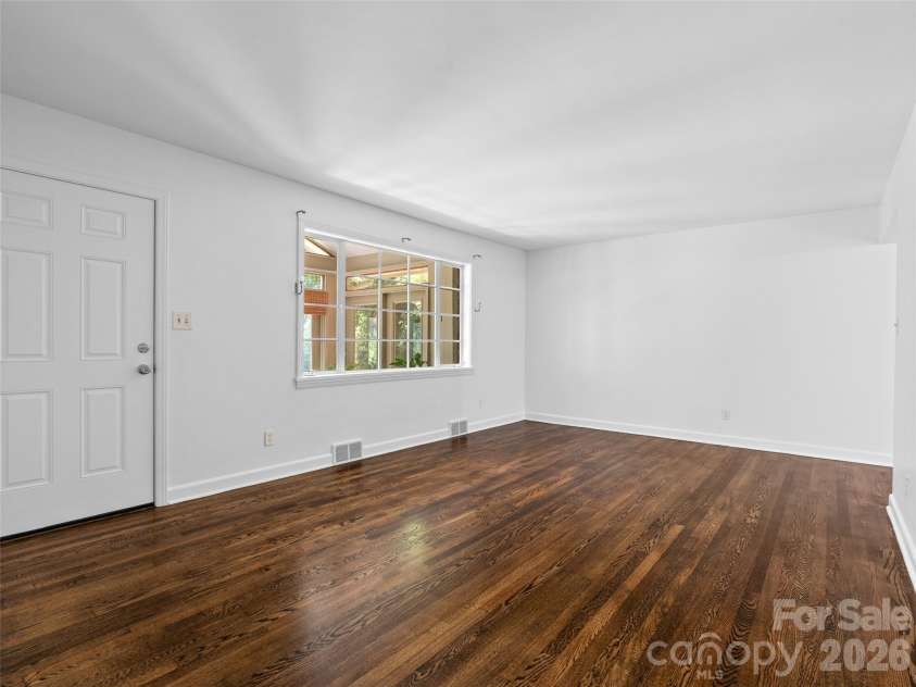 41 Pinehurst Road, Asheville, NC 28805.  MLS# CAR4408089, YatesRealty ID 42148. 