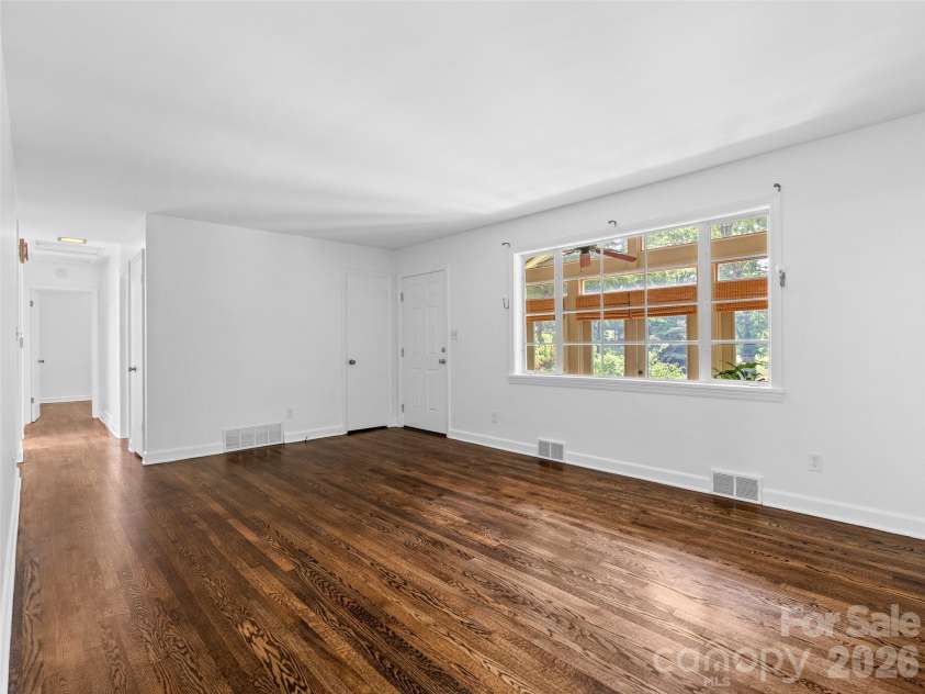 41 Pinehurst Road, Asheville, NC 28805.  MLS# CAR4408089, YatesRealty ID 42148. 