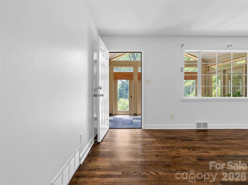 41 Pinehurst Road, Asheville, NC 28805.  MLS# CAR4408089, YatesRealty ID 42148. 