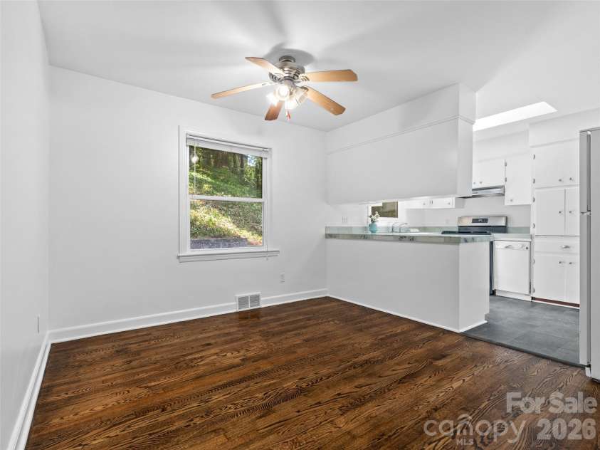 41 Pinehurst Road, Asheville, NC 28805.  MLS# CAR4408089, YatesRealty ID 42148. 