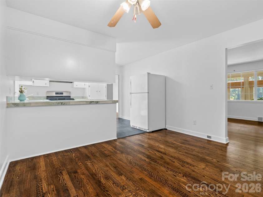 41 Pinehurst Road, Asheville, NC 28805.  MLS# CAR4408089, YatesRealty ID 42148. 