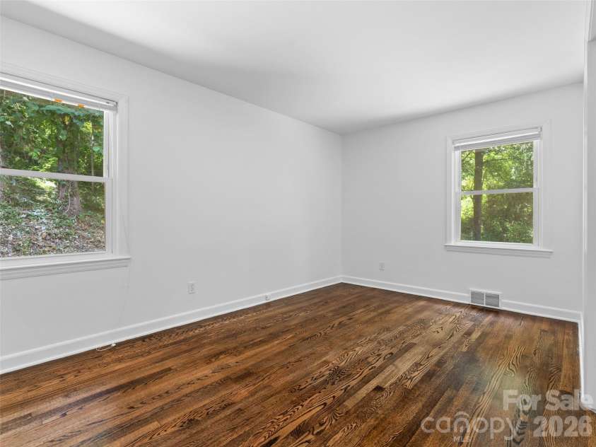 41 Pinehurst Road, Asheville, NC 28805.  MLS# CAR4408089, YatesRealty ID 42148. 