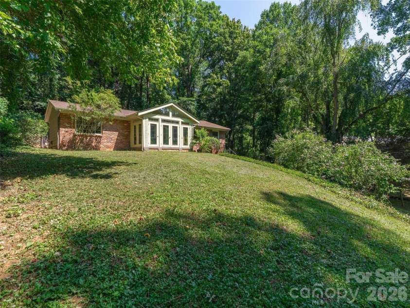 41 Pinehurst Road, Asheville, NC 28805.  MLS# CAR4408089, YatesRealty ID 42148. 