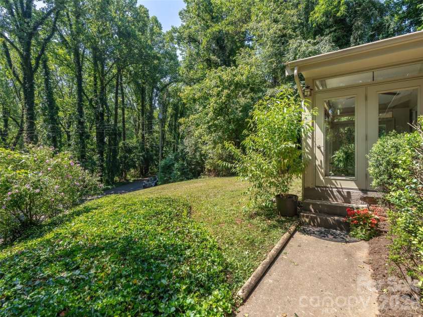 41 Pinehurst Road, Asheville, NC 28805.  MLS# CAR4408089, YatesRealty ID 42148. 