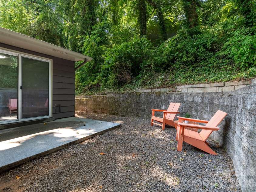 41 Pinehurst Road, Asheville, NC 28805.  MLS# CAR4408089, YatesRealty ID 42148. 