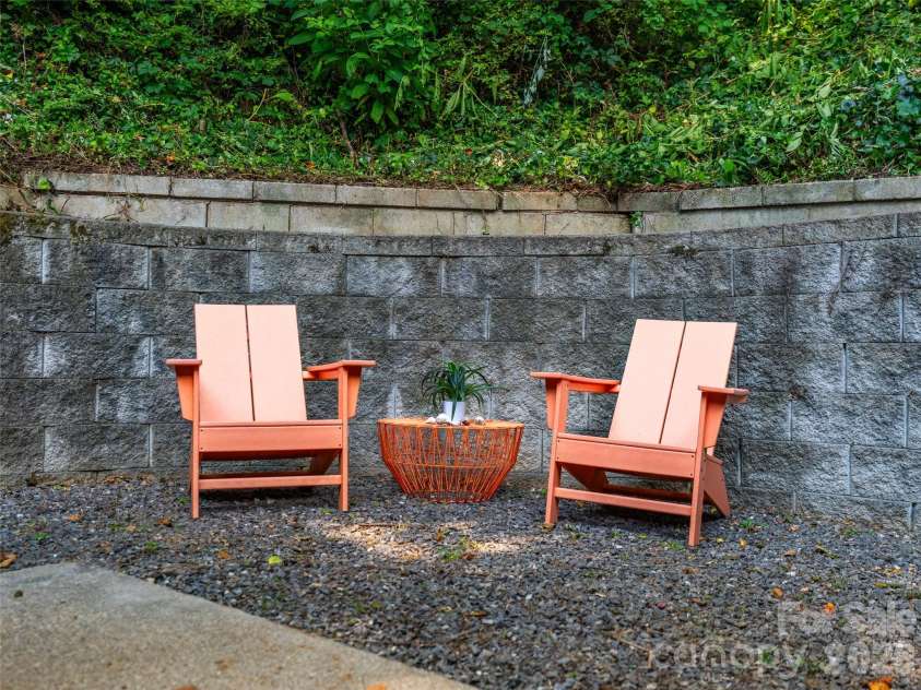 41 Pinehurst Road, Asheville, NC 28805.  MLS# CAR4408089, YatesRealty ID 42148. 