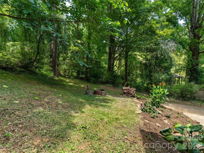 41 Pinehurst Road, Asheville, NC 28805.  MLS# CAR4408089, YatesRealty ID 42148. 