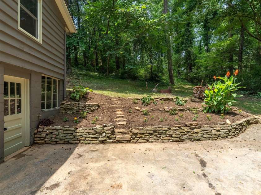 41 Pinehurst Road, Asheville, NC 28805.  MLS# CAR4408089, YatesRealty ID 42148. 
