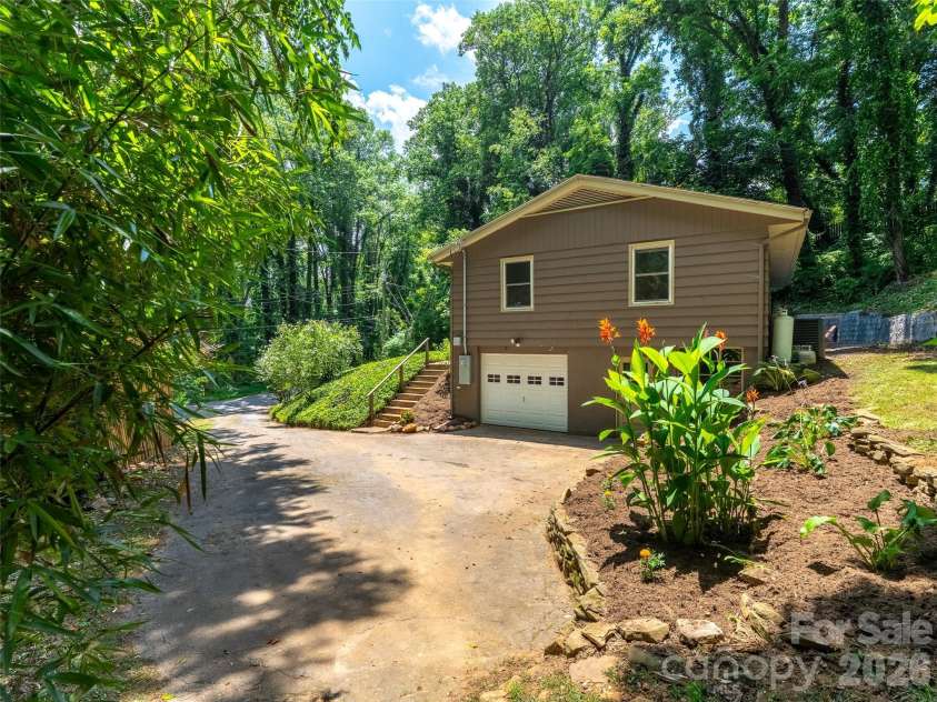 41 Pinehurst Road, Asheville, NC 28805.  MLS# CAR4408089, YatesRealty ID 42148. 