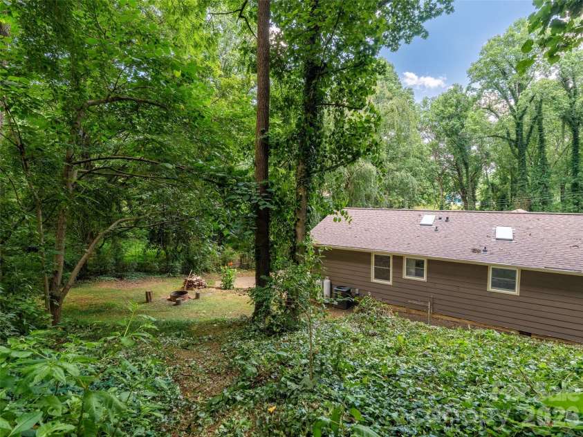 41 Pinehurst Road, Asheville, NC 28805.  MLS# CAR4408089, YatesRealty ID 42148. 