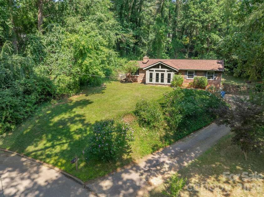 41 Pinehurst Road, Asheville, NC 28805.  MLS# CAR4408089, YatesRealty ID 42148. 