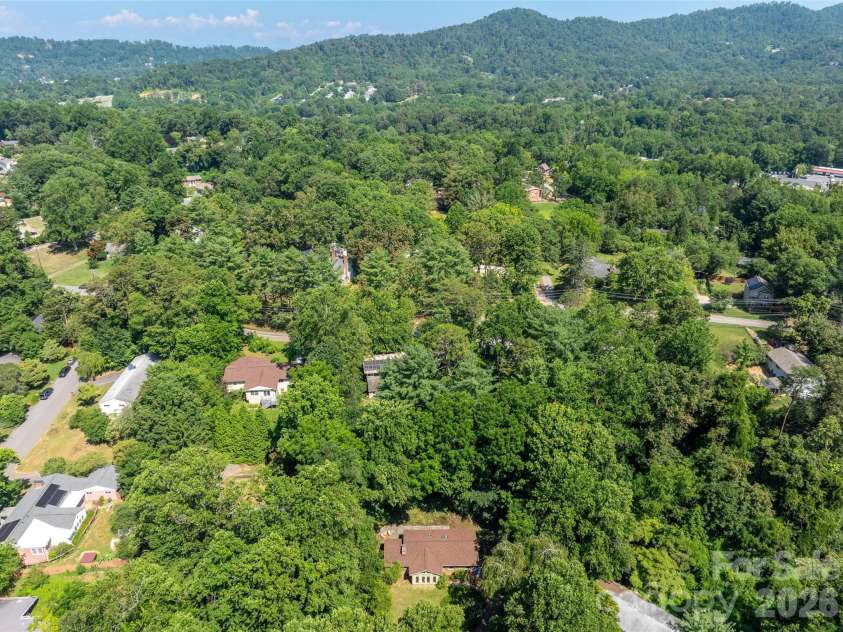 41 Pinehurst Road, Asheville, NC 28805.  MLS# CAR4408089, YatesRealty ID 42148. 