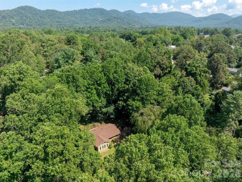 41 Pinehurst Road, Asheville, NC 28805.  MLS# CAR4408089, YatesRealty ID 42148. 