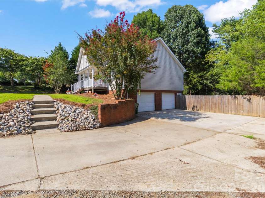 200 Autumn Woods Boulevard, Mount Holly, NC 28120.  MLS# CAR4410226, YatesRealty ID 42149. 